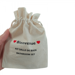 Accueillez vos invités avec style grâce à notre sachet en coton 'Bienvenue', idéal pour les hôtels, gîtes et Airbnb.